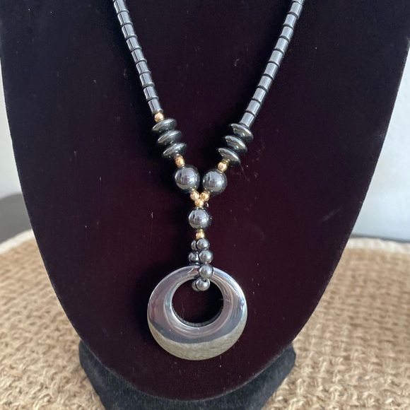 GORGEOUS VINTAGE METALLIC HEMATITE PENDANT NECKLACE - Picture 7 of 16